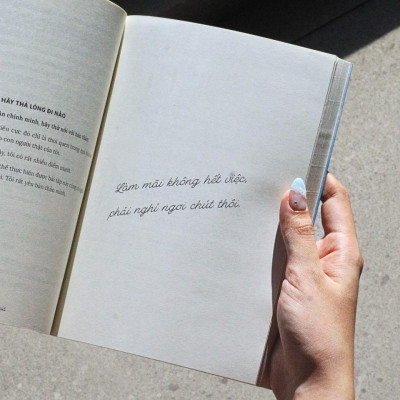 Sách - Yêu Mình Hơn Hôm Qua Một Chút - AZ Việt Nam