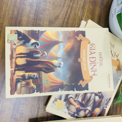 Không gia đình: Hồi ức về một tuổi thơ không cha mẹ