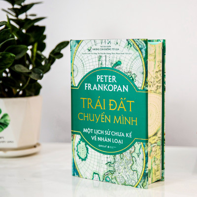 Sách Trái Đất Chuyển Mình ( Bản bìa vải KASHMIR - Trạm Đọc  )