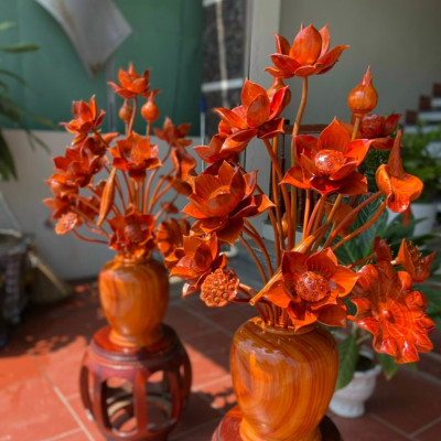 2 bình hoa sen 25 cành ,hoa ,lá gương ,trang trí phòng khách phòng thờ bằng gỗ hương đỏ cực đẹp 