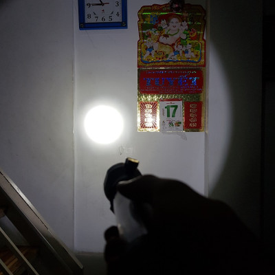 Đèn pin cứu hộ đa chức năng T09, rất cần thiết khi di chuyển trên xe ô tô để cứu hộ cắt dây an toàn và đập vỡ kính khi cần thiết - Hàng chính hãng