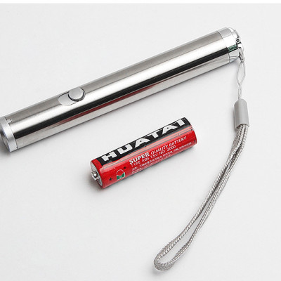 Đèn pin mini LED chiếu sáng và laser 2 trong 1 dùng pin 