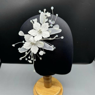 Cài tóc cô dâu hoa trắng đính đá mẫu mới t11/2024