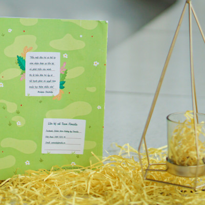 Sổ tay STICKER gồm 8 tờ với 4 chủ đề Con Thông Minh, Con Tự Lập, Con Khỏe Mạnh, Con Tử Tế - minh họa hoạt hình cho ba mẹ dạy bé