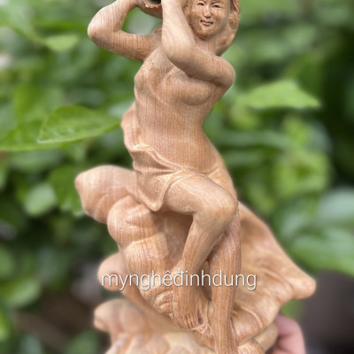 Tượng điêu khắc nàng tiên ốc xông trầm gỗ bách xanh thơm nức kt cao 20×9×8cm