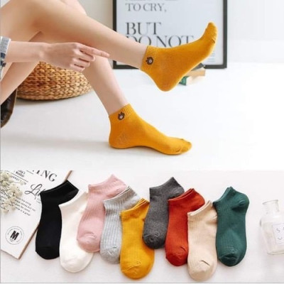 Túi 10 đôi tất hoa cúc , gấu nữ ,cổ ngắn nhiều màu dễ thương vải cotton đẹp và bền kèm túi dây rút xinh xắn cute cho phái nữ