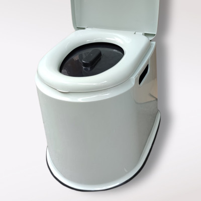 Bô vệ sinh cho người già di động vô cùng chắc chắn