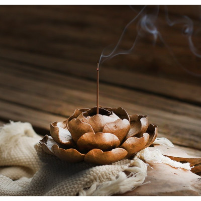 Hoa gốm xông đốt trầm và deco nhà cửa hàng cao cấp