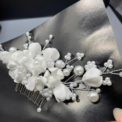 Cài tóc cô dâu hoa đất sét trắng có sẵn xược cài mã 010 - 18cm