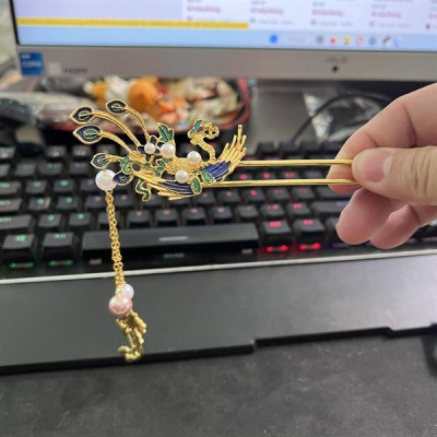 Trâm cài tóc cô dâu chim công xanh đính ngọc trai Giangpck 2023