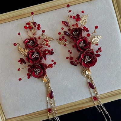 Cài tóc cô dâu hoa vải đỏ đính pha lê kèm bông tai mẫu t12/2023