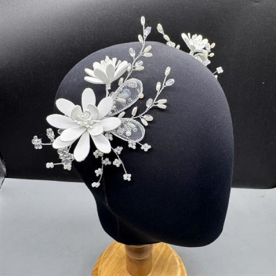 Cài tóc cô dâu hoa xốp trắng kết hạt cườm mẫu mới t12/2024