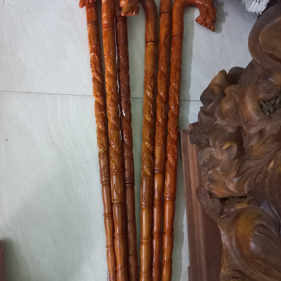 Gậy batong chống đi lại dành cho người già bằng gỗ hương đá kt dài 91×13×3,5cm