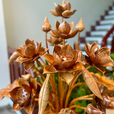 Bình hoa sen 25 cành ,trang trí phòng khách ,phòng thờ chum cắm gỗ hương đỏ ,hoa lá gương bằng gỗ ngọc am thơm phức  đẹp long lanh  