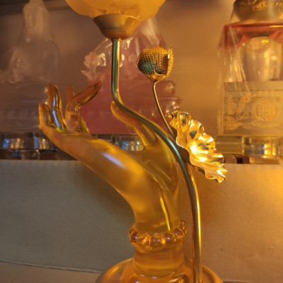 Đèn thờ tay Phật hoa lưu ly