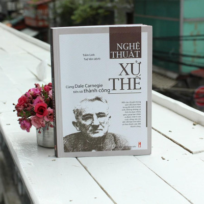 Cuốn sách Nghệ Thuật Xử Thế - Cùng Dale Carnegie Tiến Tới Thành Công - Tác giả: Trầm Linh