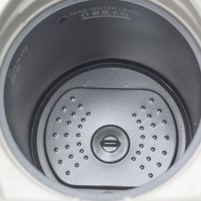 Bình Thủy Điện Panasonic NC-HU301PZSY - Xuất xứ Thái Lan - Dung tích 3L - Công suất 875W - Ruột bình Carbon Binchotan - Điều khiển điện tử - Cách nhiệt U-VIP - Bảo Hành 12 Tháng - Hàng Chính Hãng