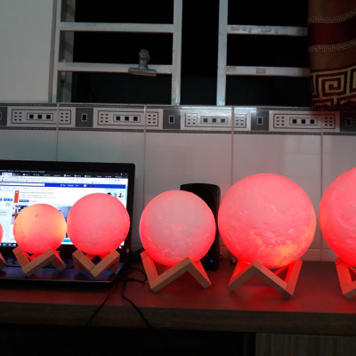 Đèn ngủ mặt trăng moon light 3d 16 màu điều khiển từ xa