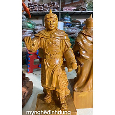 Tượng vua Quang Trung bằng gỗ bách xanh thơm nức cao 40x13x11cm 