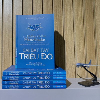 Sách First News - Cái Bắt Tay Triệu Đô