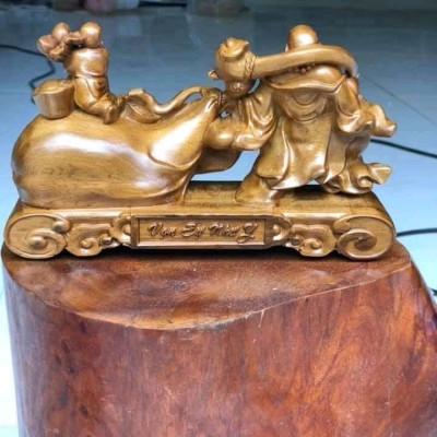 Tượng phật di lặc kéo bao tiền bằng gỗ bách xanh thơm nức kt 20×10×5.5cm