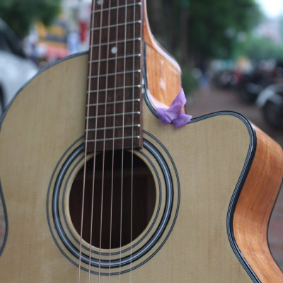 Guitar Acoustic Khuyết SAG04C - Âm vang, trong - Bấm không đau tay
