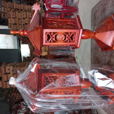 Đôi đèn thờ mái cong bằng gỗ hương 