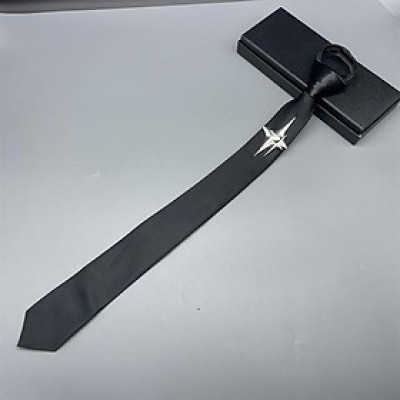 Cà vạt nam màu đen thắt sẵn mẫu đen bóng đính sao ánh sáng