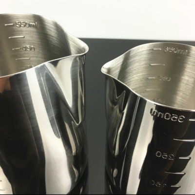 Ca đánh sữa pha chế đồ uống dành cho nhà hàng khách sạn quán bar  - ca inox 304 đánh sữa có quai, chia vạch CNC dõ nét chính sác dành cho cà phê Cappuccino/Latte