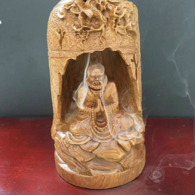 Đạt ma sư tổ ngồi thiền đốt hương trầm bằng gỗ bách xanh thơm nức kt cao 20×9cm