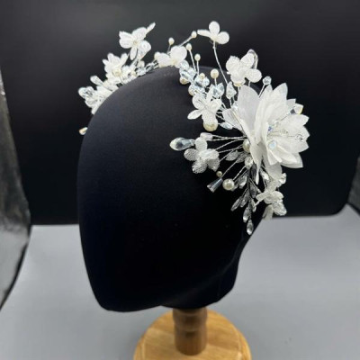 Cài tóc cô dâu hoa đính đá mẫu mới t9/2024