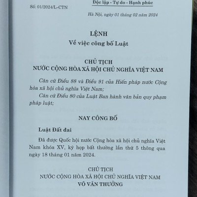 Sách Luật Đất Đai (năm 2024)
