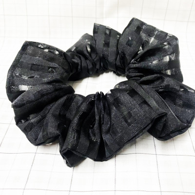 Cột tóc scrunchies màu đen caro lưới size trung