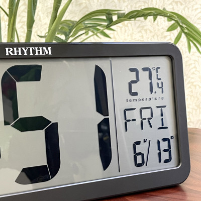 Đồng hồ Rhythm LCW017BR02- Kt 35.6 x 16.0 x 2.6cm, 638g. Vỏ nhựa. Dùng Pin.