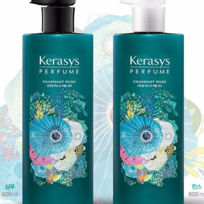 Dầu xả nước hoa vani và xạ hương trắng Kerasys Charmant Musk Hàn Quốc 600ml tặng kèm móc khóa