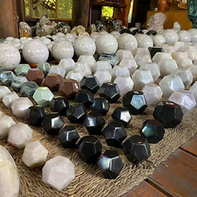 Đá bồ kết đen 12 mặt NHASAN bảo vệ, hút tài lộc, xua đuổi tà khí, tặng chặn giấy đá thạch anh thô