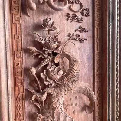 Cặp tranh lý ngư vọng nguyệt bằng gỗ hương đá đục kênh bong sắc nét đẹp long lanh kt 135×47×7cm