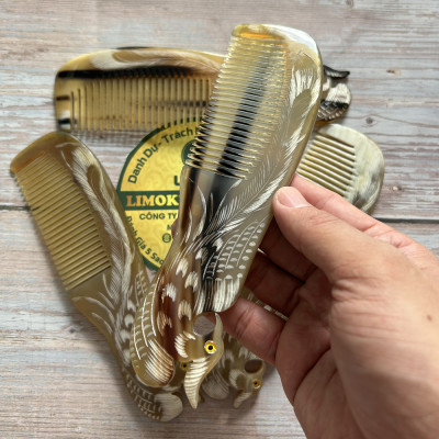 Lượt Chải Tóc Con Chim Bằng Sừng Trắng