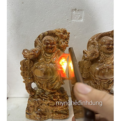 Tượng phật di lặc gánh cành đào bằng huyết long mọng dầu kt cao 20x9x6cm