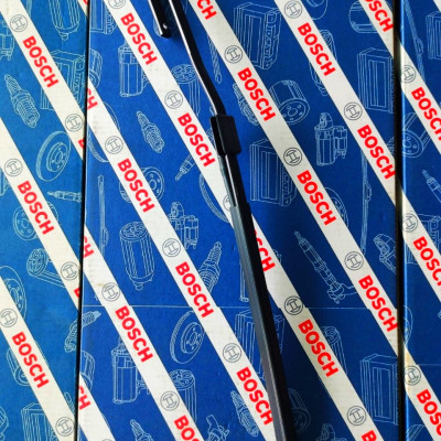 Tay Gạt Mưa (Cần Gạt) Bosch Cho Mercedes Sprinter