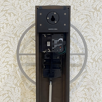 Đồng hồ Rhythm CMJ598UR02- Kt 23.5 x 58.0 x 8.5cm, 1.31kg. Vỏ gỗ, dùng PIN.