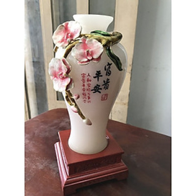 Chiếc Bình Hoa PHÚ QUÝ TRẮNG TINH TRẠM CÀNH HOA ĐÀO ĐẦY BÔNG QUÁ ĐẸP SIZE VỪA CAO 28CM X ĐK 12CM ĐẾ GỖ TRƯNG TRONG NHÀ CÔNG TY BIỂU TƯỢNG CHO SỰ BÌNH AN GIÀU SANG PHÚ QUÝ HỢP MỆNH KIM MỆNH THỦY ạ