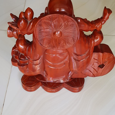 Tượng Gỗ Mỹ Nghệ Phật Di Lặc Gỗ Đứng Tượng Phật Di Lặc Gỗ Đứng Gánh Tiền  Size Cao 39cm x Ngang 39cm x Sâu 16cm  Anh chị trưng: trong nhà, công ty, cửa hàng, trên bàn thờ Thần Tài tốt, may mắn tài lộc ạ