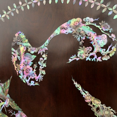 Tranh treo tường gỗ gụ kết hợp khảm ốc đỏ kt 81×81×4.5cm