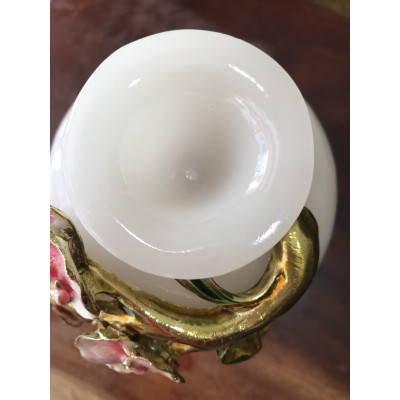 Chiếc Bình Hoa PHÚ QUÝ TRẮNG TINH TRẠM CÀNH HOA ĐÀO ĐẦY BÔNG QUÁ ĐẸP SIZE VỪA CAO 28CM X ĐK 12CM ĐẾ GỖ TRƯNG TRONG NHÀ CÔNG TY BIỂU TƯỢNG CHO SỰ BÌNH AN GIÀU SANG PHÚ QUÝ HỢP MỆNH KIM MỆNH THỦY ạ