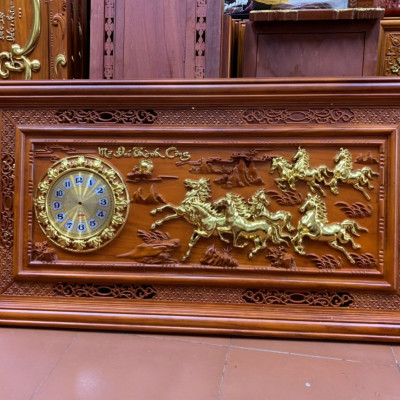 Tranh đồng hồ treo tường trạm khắc tích mã đáo thành công bằng gỗ hương đỏ kt 67×127×4cm 
