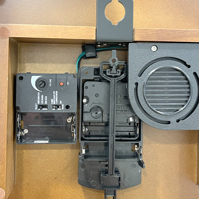 Đồng hồ treo tường Nhật Bản Rhythm CMJ549NR06 Kt 37.2 x 49.4 x 8.0cm, 1.4kg Vỏ gỗ. Dùng Pin