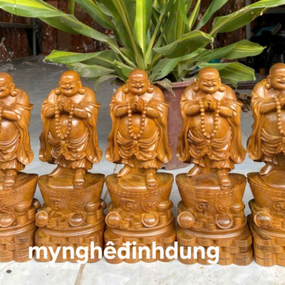 Tượng phật di lặc chúc phúc bằng gỗ bách xanh thơm nức cao 30x11x9cm 