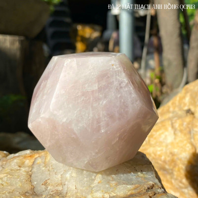 Đá 12 mặt thạch anh hồng NHASAN QC1413 Biểu tượng của tình yêu và sức khỏe - nặng 380gr, đường kính 7.2cm