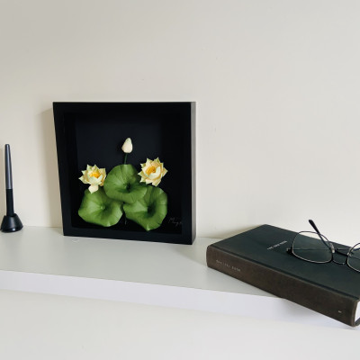 Tranh hoa giấy handmade trang trí cao cấp HOA SEN TRẮNG 25x25 - Maypaperflower Hoa giấy nghệ thuật